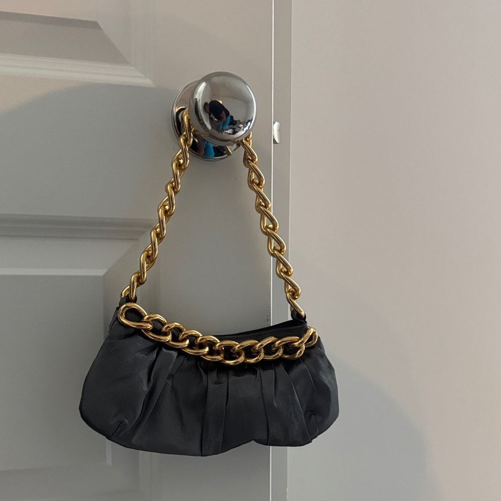Chic Grey Shoulder Bag with Gold Chain